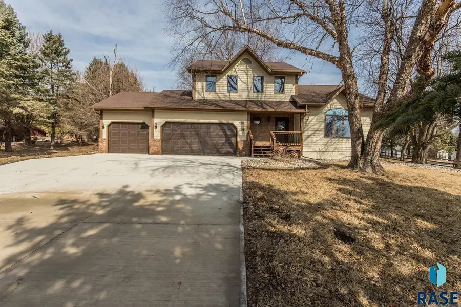 7604 E Palomino Rd, Sioux Falls, SD 57110 - #2