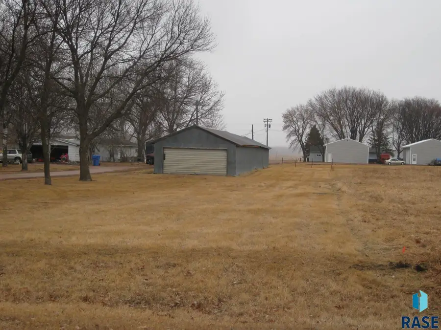 407 S Orleans Ave, Dell Rapids, SD 57022 - #3