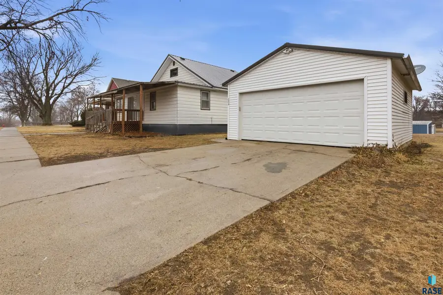 204 E 5th St, Alcester, SD 57001 - #2