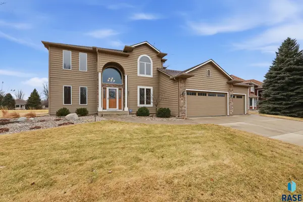 801 E Inverness Dr, Sioux Falls, SD 57108