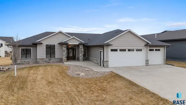 204 N Autumnwood Ct, Sioux Falls, SD 57110