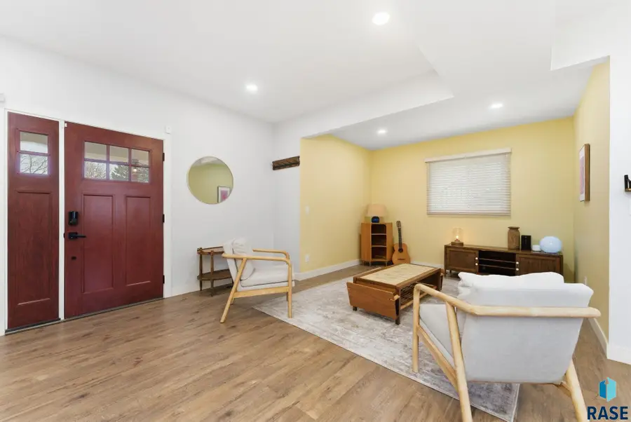 117 N Covell Ave, Sioux Falls, SD 57104 - #2