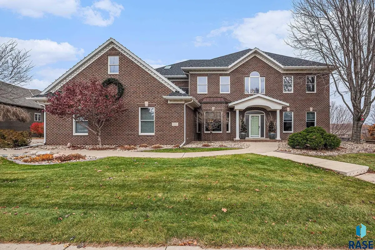 2212 W Cherrywood Cir, Sioux Falls, SD 57108 - #1