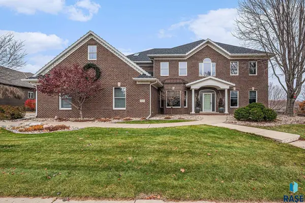 2212 W Cherrywood Cir, Sioux Falls, SD 57108