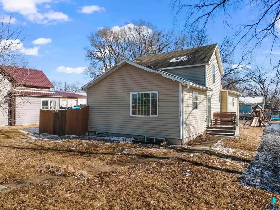 406 S Pleasant St, Canton, SD 57013 - #2