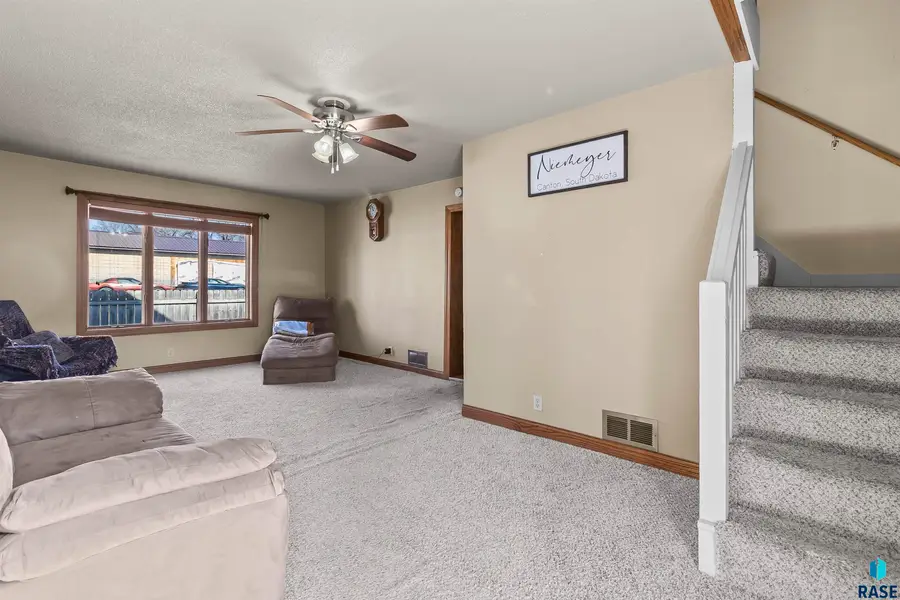 406 S Pleasant St, Canton, SD 57013 - #3