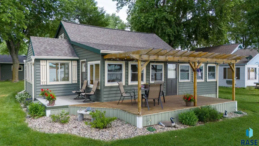 6585 Wentworth Park Dr, Wentworth, SD 57075 - #2