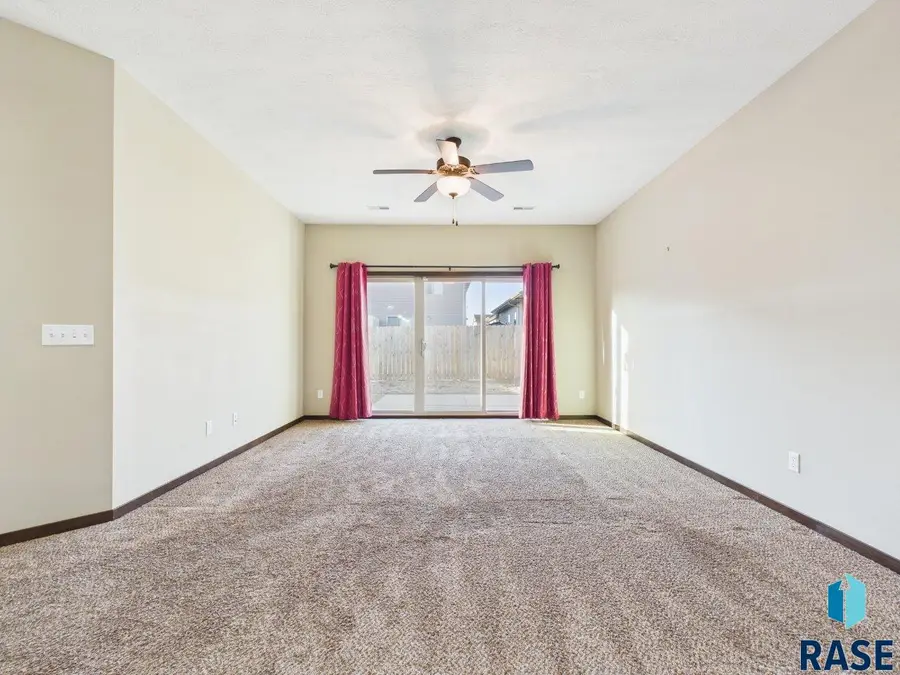 9539 W Gert St, Sioux Falls, SD 57106 - #2