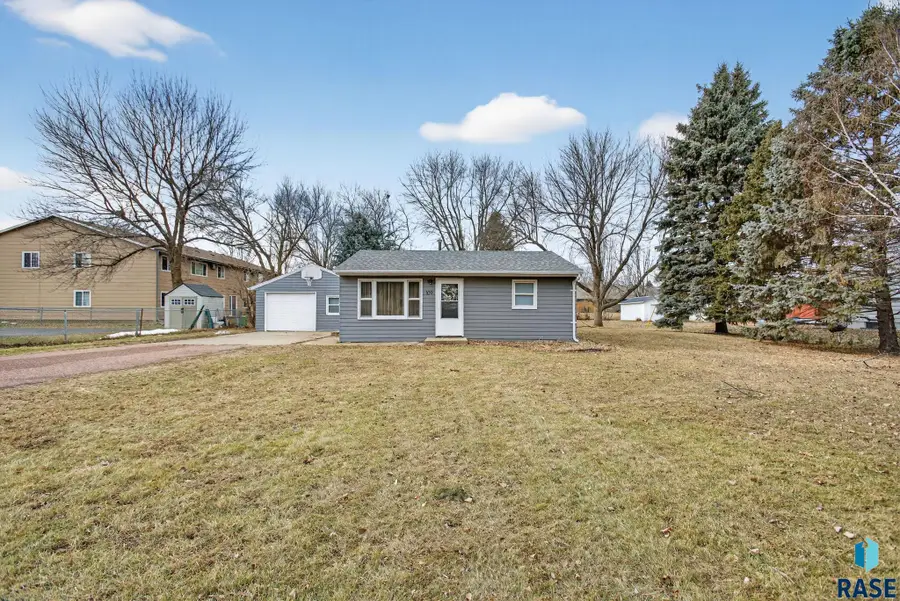 109 S Columbia St, Harrisburg, SD 57032 - #3