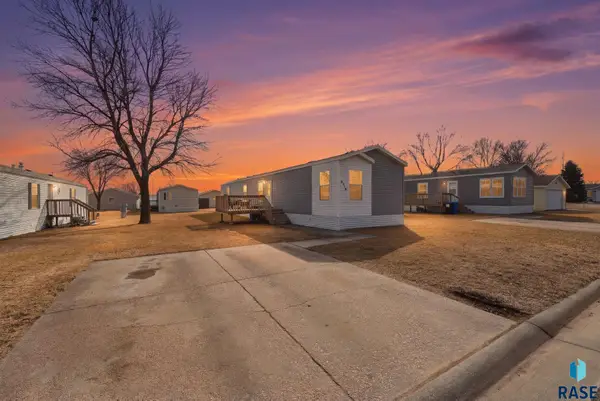 6016 S Canterbury Pl, Sioux Falls, SD 57106