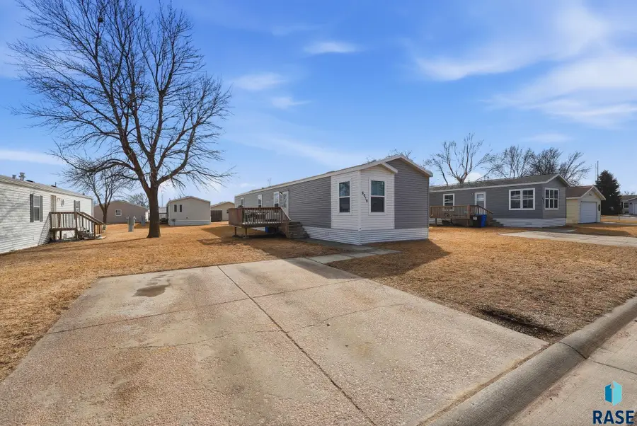 6016 S Canterbury Pl, Sioux Falls, SD 57106 - #2
