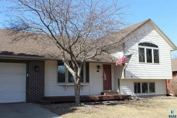 716 E Magnolia Dr, Brandon, SD 57005