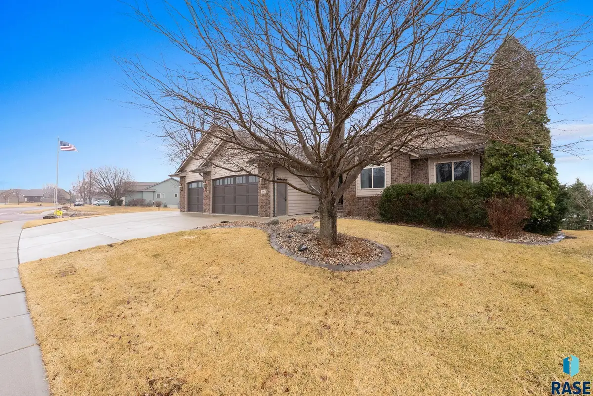 4917 E 42nd St, Sioux Falls, SD 57110 - #1