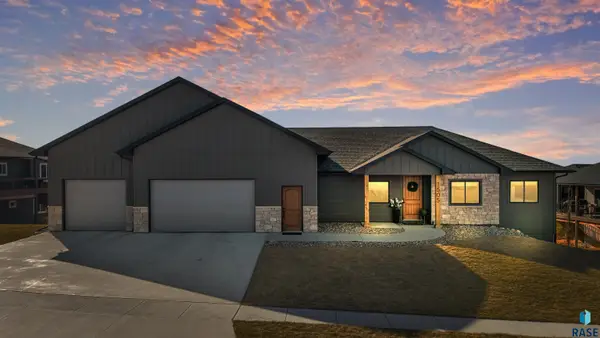 1505 W Legacy Dr, Brandon, SD 57005