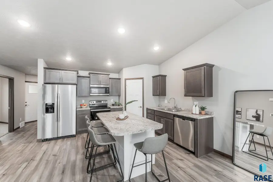 1609 N Tina Dr, Sioux Falls, SD 57110 - #3