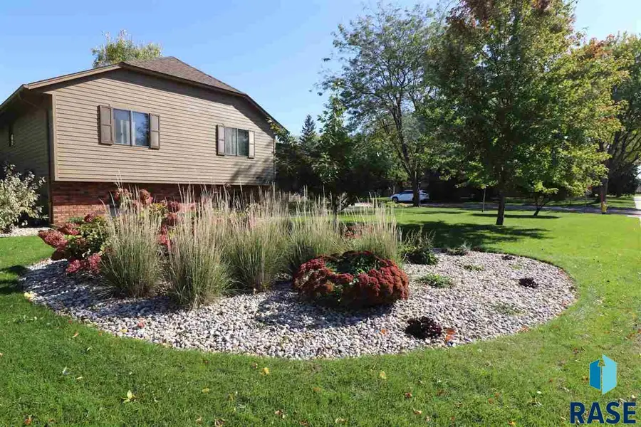 4212 S Southeastern Ave, Sioux Falls, SD 57103 - #2