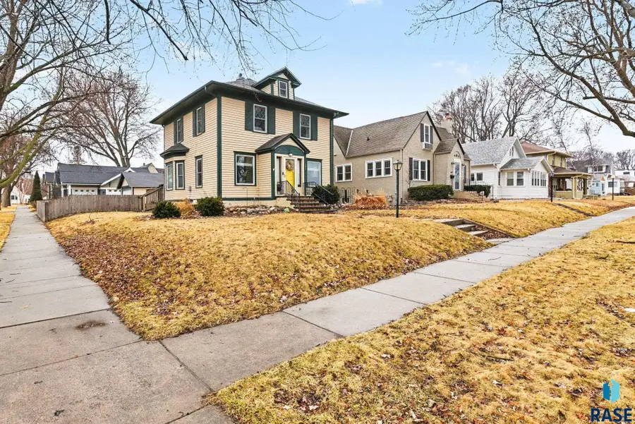 622 E 20th St, Sioux Falls, SD 57105 - #3