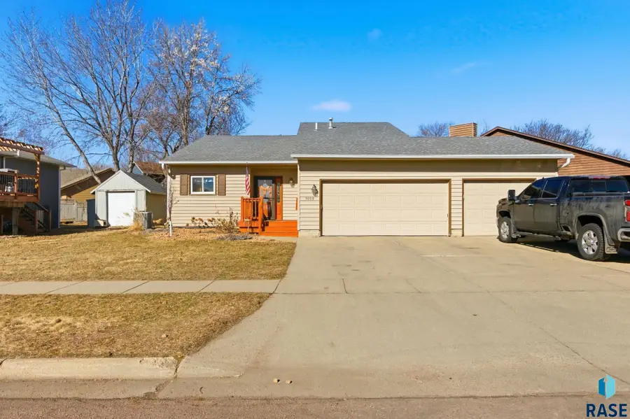 5008 E Centennial Ln, Sioux Falls, SD 57110 - #2