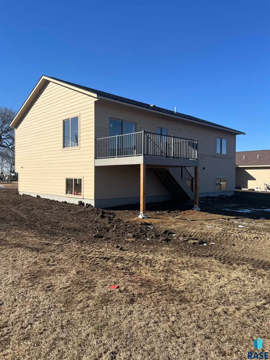 512 W Ash St, Canistota, SD 57012 - #3
