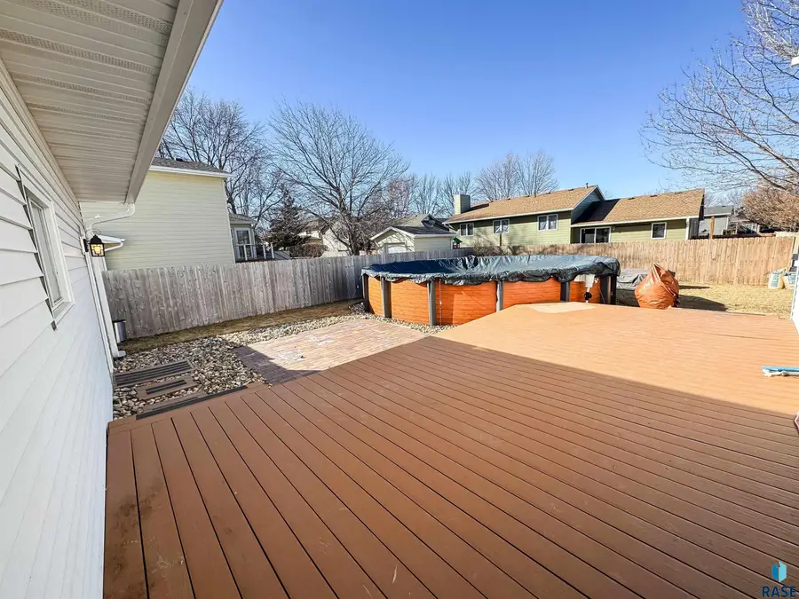 2209 S Dover Dr, Sioux Falls, SD 57106 - #3