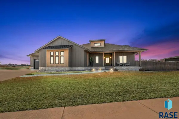 209 E Chapelwood Dr, Brandon, SD 57005