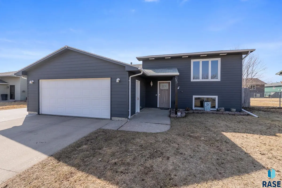 105 W Lily St, Worthing, SD 57077 - #1