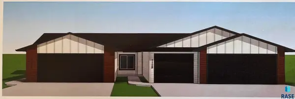 1128 NE 11th St, Madison, SD 57042