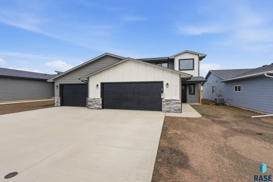 1208 W Rivulet St, Brandon, SD 57005 - #2