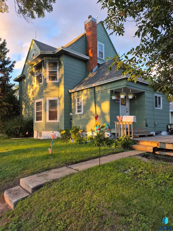 102 3rd St St Se, Pipestone, MN 56164