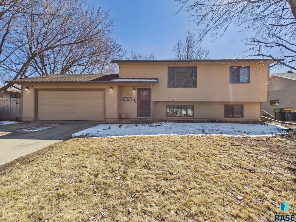 213 W Spruce St, Brandon, SD 57005 - #1