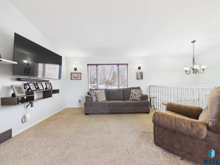 213 W Spruce St, Brandon, SD 57005 - #3