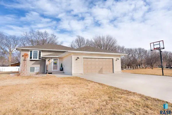 202 N Kemper St, Viborg, SD 57070