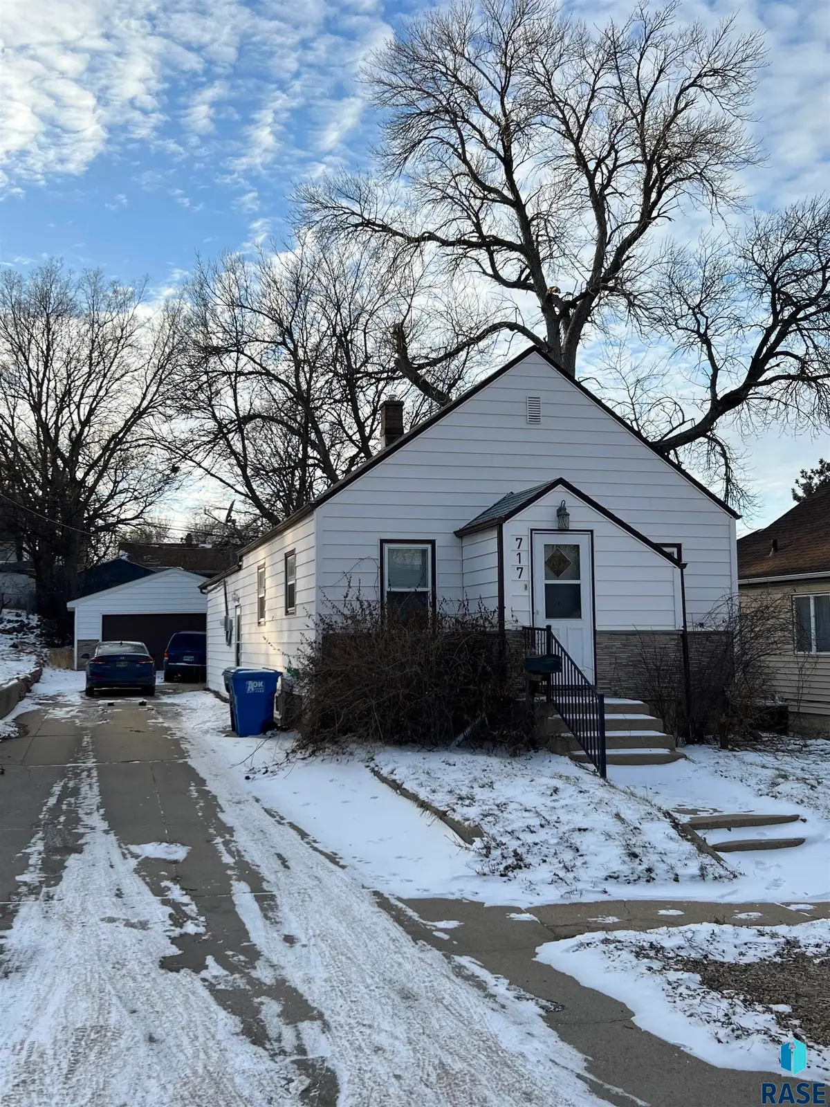 717 S Hawthorne Ave, Sioux Falls, SD 57104 - #1