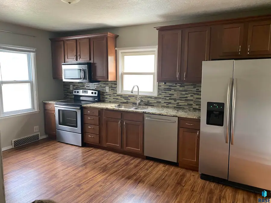 717 S Hawthorne Ave, Sioux Falls, SD 57104 - #2