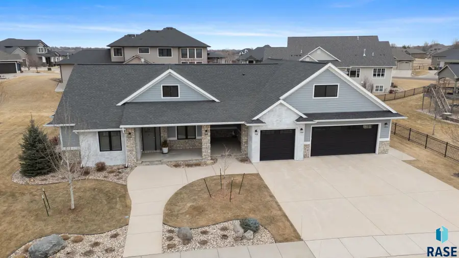 2905 W 77th St, Sioux Falls, SD 57108 - #2