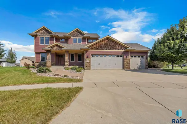 6813 E Limestone Cir, Sioux Falls, SD 57110