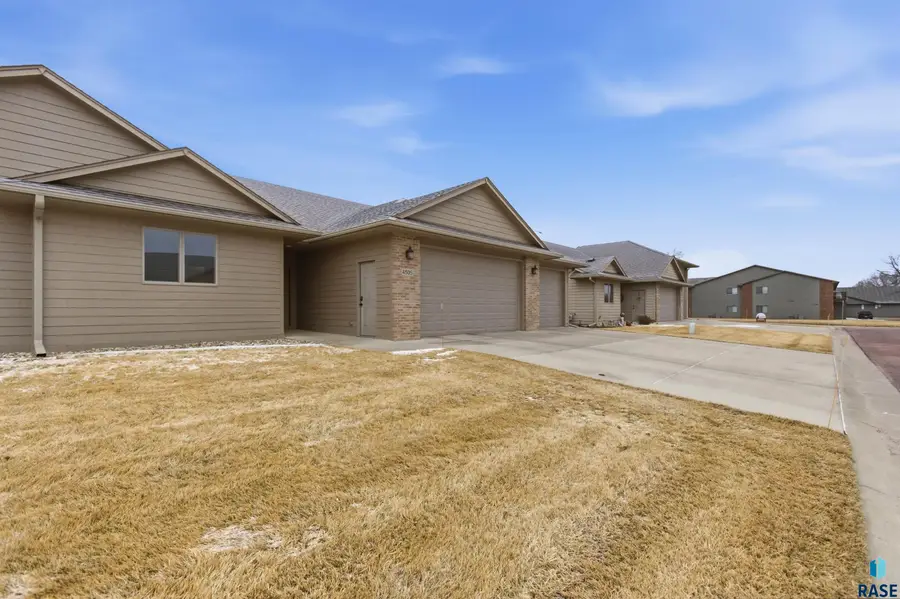 4505 E Kearney Pl, Sioux Falls, SD 57110 - #3