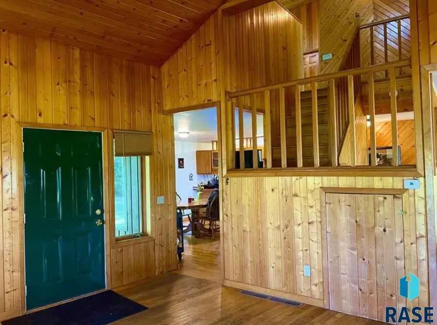 705 E Farmer Ave, Howard, SD 57349 - #3