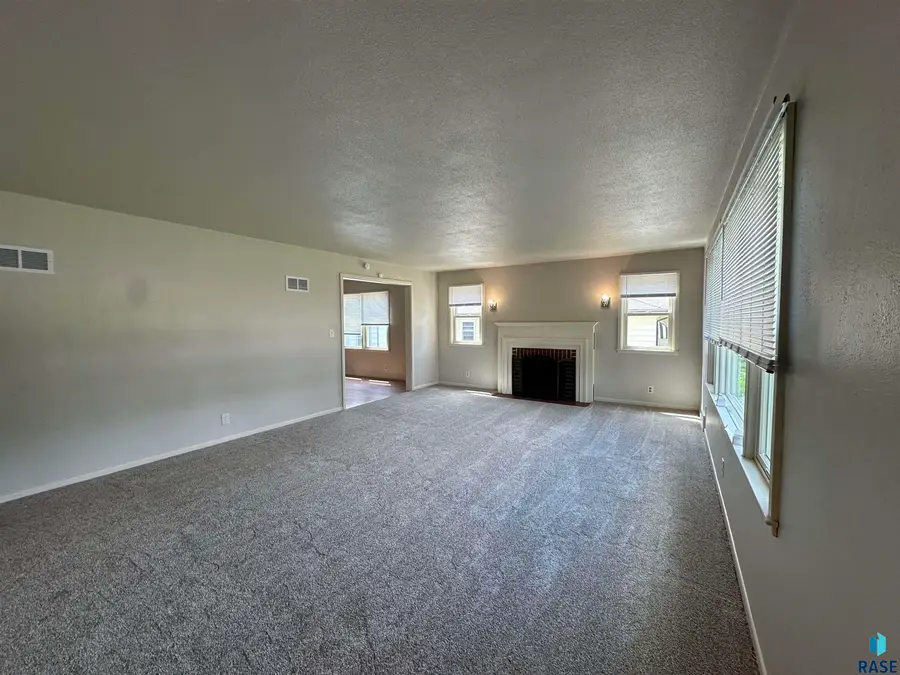 420 S Hawthorne Ave, Sioux Falls, SD 57104 - #2