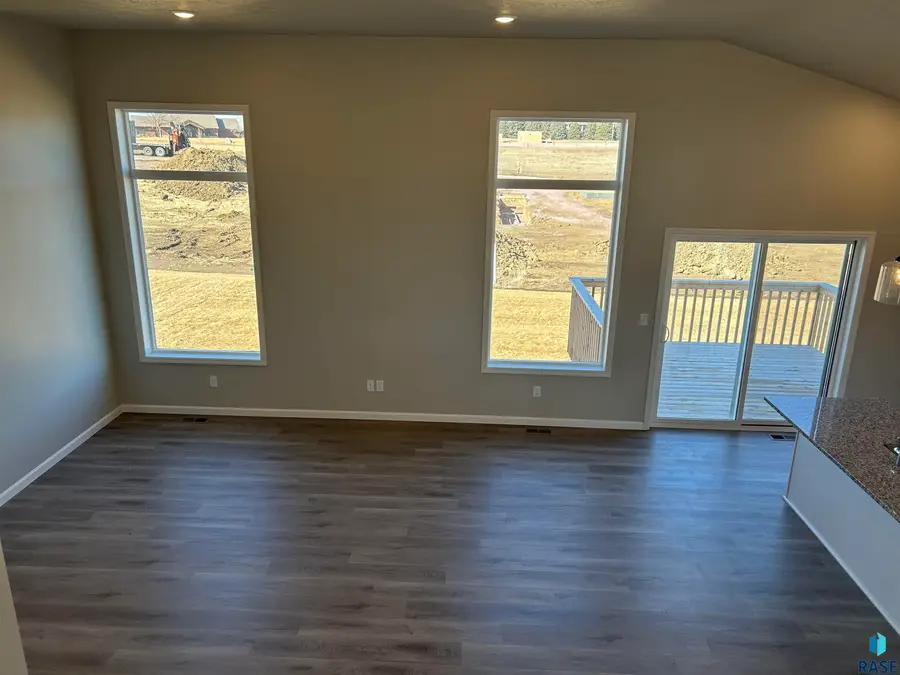 2204 E Bergen Cir, Brandon, SD 57005 - #3