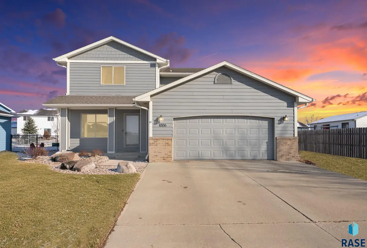 1006 Ash Grove St, Harrisburg, SD 57032 - #1