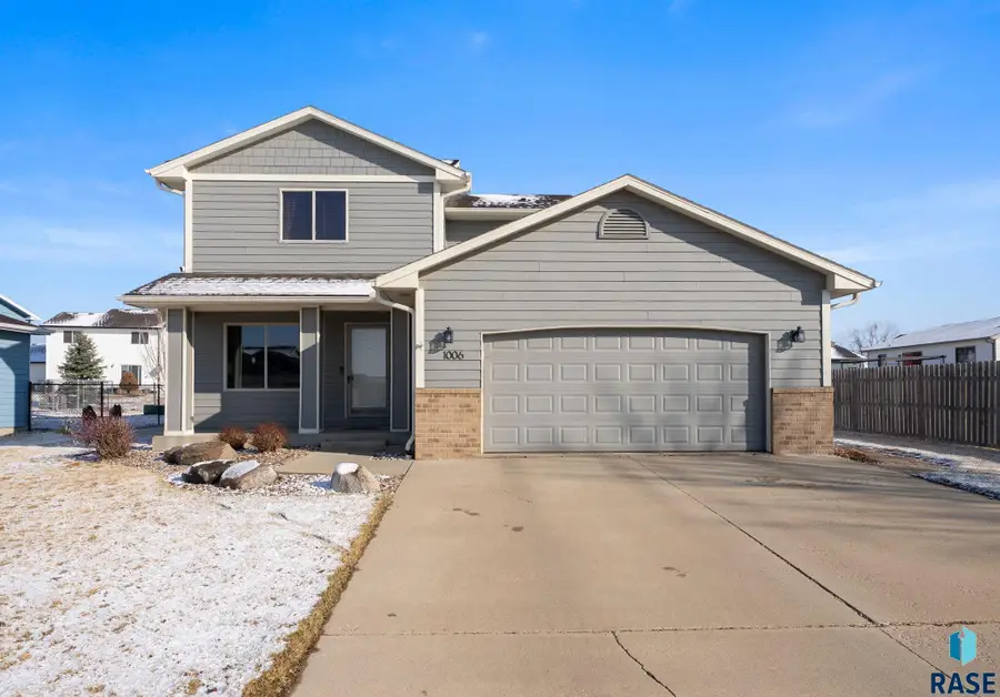 1006 Ash Grove St, Harrisburg, SD 57032 - #2