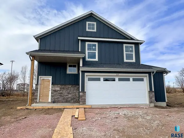 219 Thelma Ave, Harrisburg, SD 57032