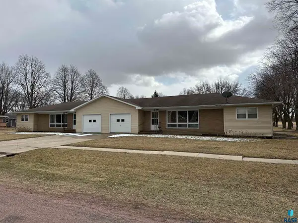 605 E Eighth St, Freeman, SD 57029