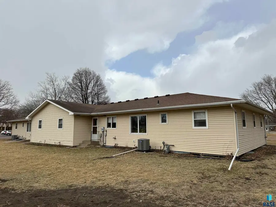 605 E Eighth St, Freeman, SD 57029 - #3