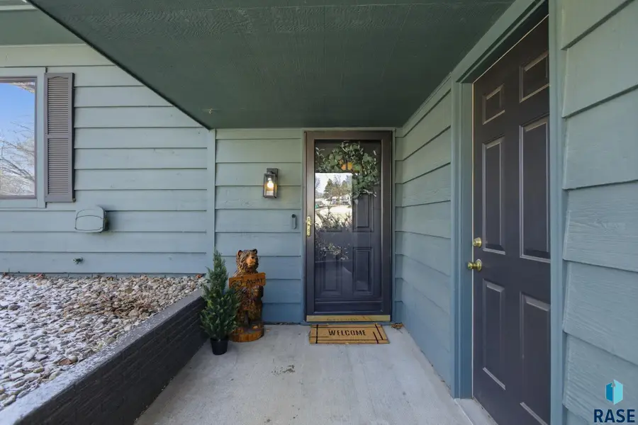 1509 E 54th St, Sioux Falls, SD 57103 - #2