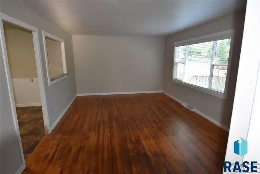 3204 E 24th St, Sioux Falls, SD 57103 - #3