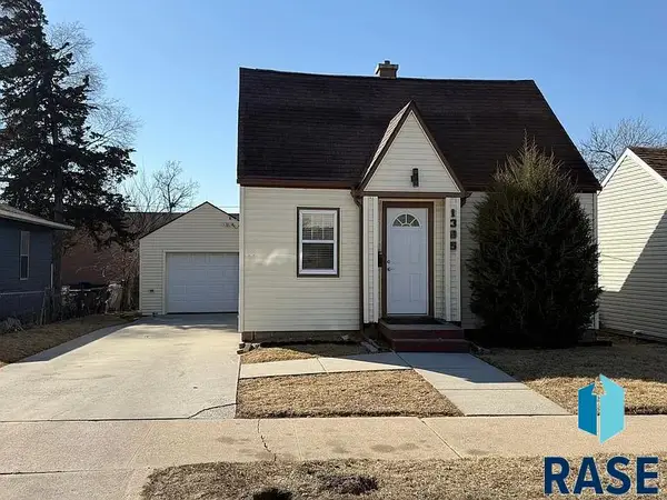 1305 E 12th St, Sioux Falls, SD 57103