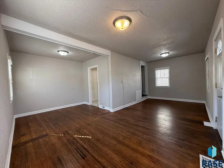1305 E 12th St, Sioux Falls, SD 57103 - #3