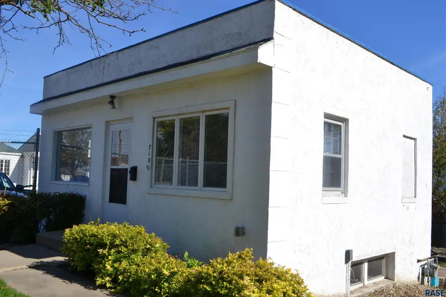 710 S 4th Ave, Sioux Falls, SD 57104 - #2